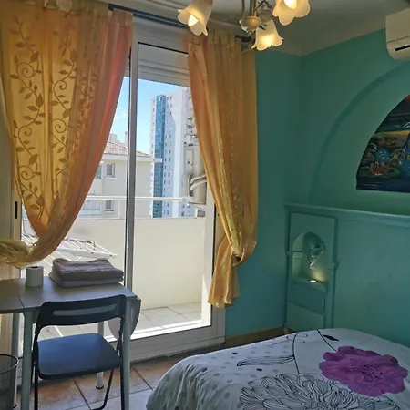 Chambre Privee Dans Un Appartement De 4 Chambres Toulon